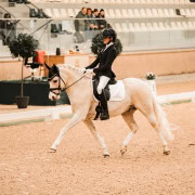 Emma Smidek und Glückskind WE dominierten die internationale Pony Tour beim Oster-CDI in Stadl Paura. © Carina Grosch
