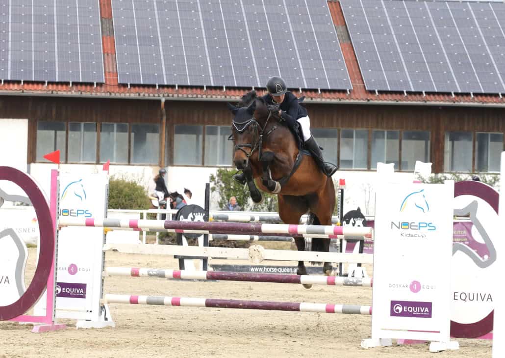 Beste Niederösterreicherin in der Mittleren Tour der Firma Gollubits ist Marietta Robitza vom Reitsportzentrum Lassee. © M&E 4 U Foto