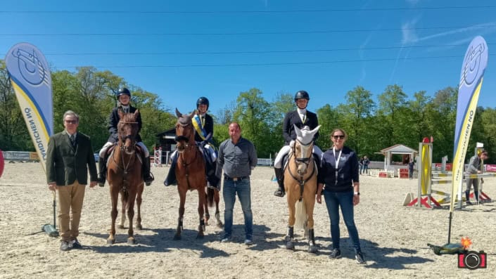 Pony Jugendliche v.l.n.r.: Wolfgang Grüner, Julia Salzmann, Christiane Pietsch, Markus Brandstätter, Valentina Putz, Elke König. © Kraqueboom/ Photography by Isabella Kudler