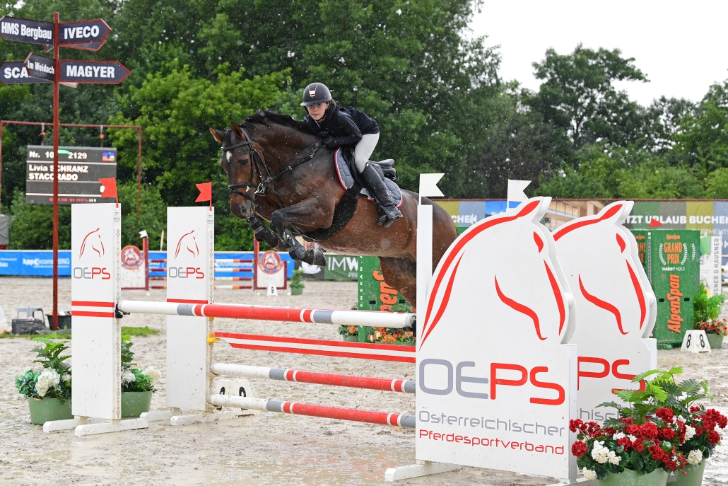 Heimvorteil für die 12-jährige Livia Schranz, die zu (Nieder-)Österreichs größten Talenten im Springreitsport zählt. © HORSIC photography