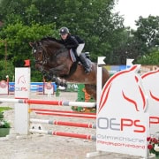 Heimvorteil für die 12-jährige Livia Schranz, die zu (Nieder-)Österreichs größten Talenten im Springreitsport zählt. © HORSIC photography