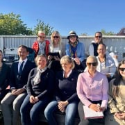 V.l.n.r. Jasmin Waltenberger, Jürgen Diendorfer, Kirsa Krist, Daniela Krendl-Kienzl, Katharina Sprinzer, Teresa Peresich (1. Reihe) Ully Fadrany, Sandra Kalousek, Elisabeth Hudec-Semeleder, Caroline Wolf, Chiara Ille (2. Reihe). © privat