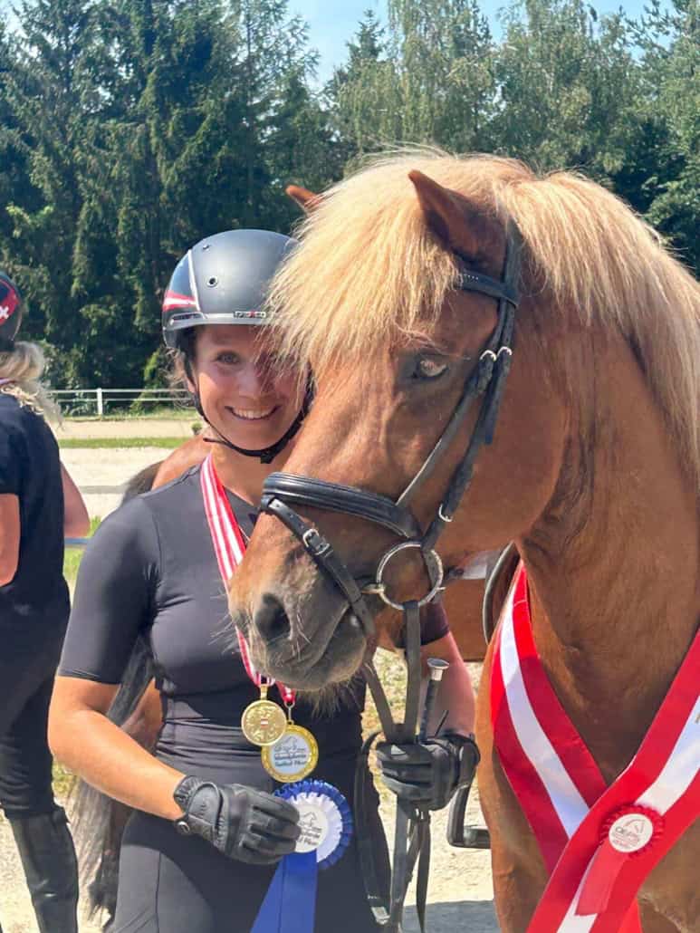 Johanna Kirchmayr (IRC Weistrach) und Eldur frá Kviarhóli holten den Titel in der ÖM-Titel im Speedpass. © privat
