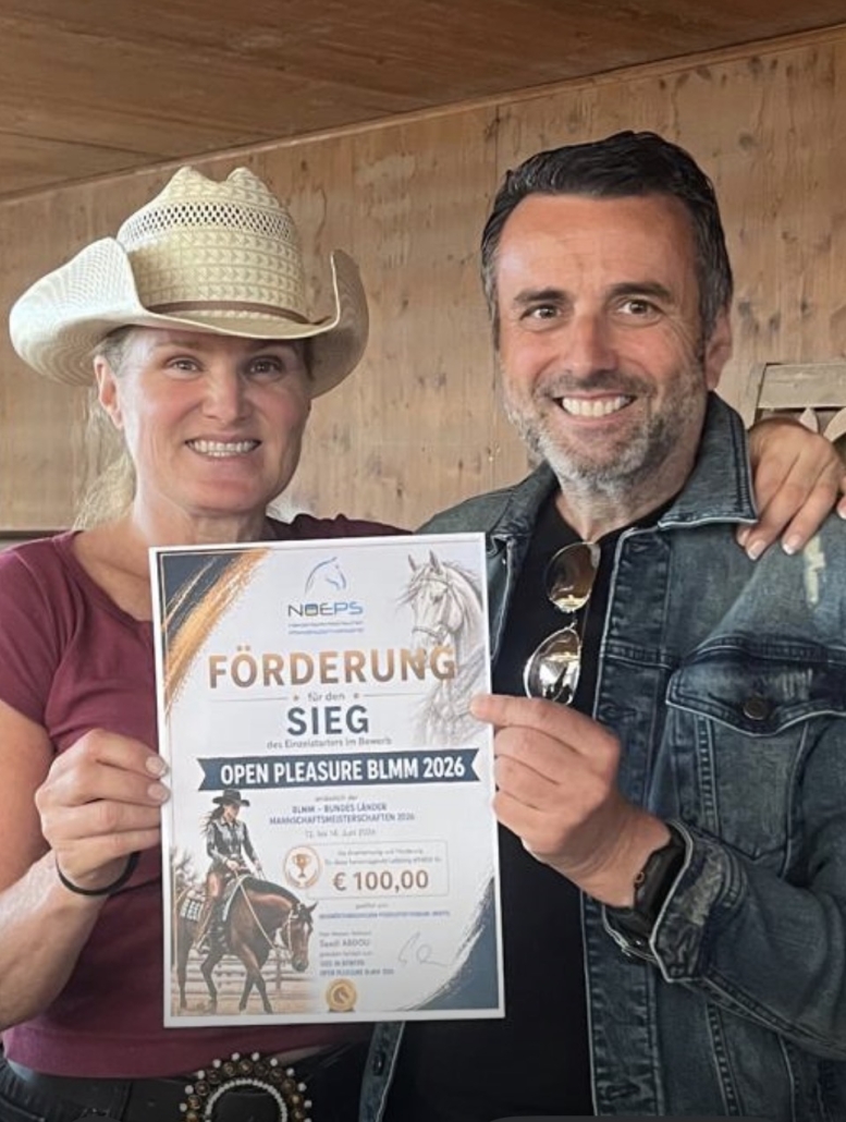 Westernreferent Saadi ABDOU gratuliert Barbara Hengge stellvertretend für das gesamte Team Niederösterreich zum Gewinn der Bronzemedaille bei den BLMM 2026. © privat