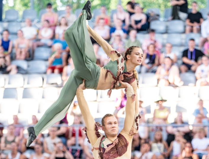 VIK_0914-web © The Vaulting Review