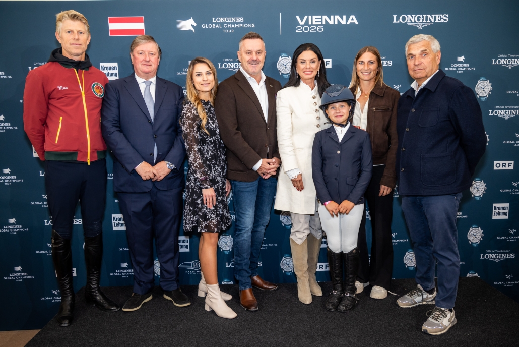 Eröffnung Longines Global Champions Tour: Springreiter Max Kühner, LGCT-Gründer und -Präsident Jan Tops, Martina Möstl (Longines Österreich), Schönbrunn-Group-Geschäftsführer Klaus Panholzer, Co-Veranstalterin Sonja Klima, Nachwuchsreiterin Diana Schoenberg, Springreiterin Katharina Rhomberg und Co-Veranstalter Helmut Morbitzer. © Christian Husar