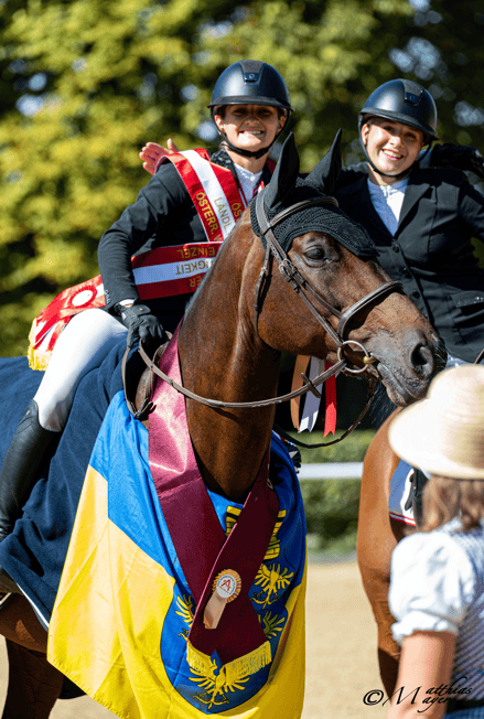 Magdalena Zellhofer und Lady Carthago: Einzelgold und Sonderpreis der Ländlichen Österreich für die beste Nachwuchsreiterin. © Matthias Mayer